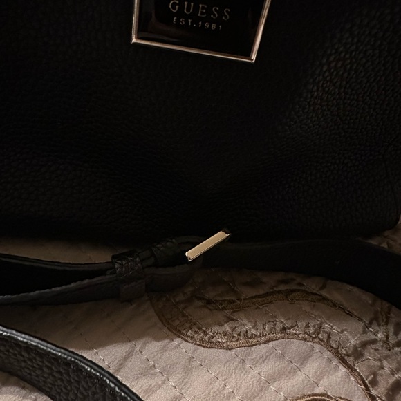 Guess Alesia Girlfriend Crossbody - Picture 4 of 9